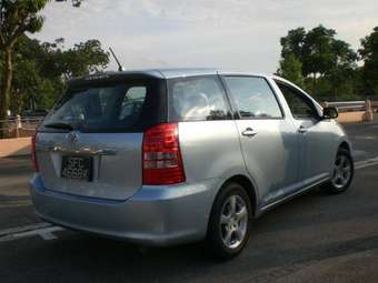 2003 Toyota Wish Photos