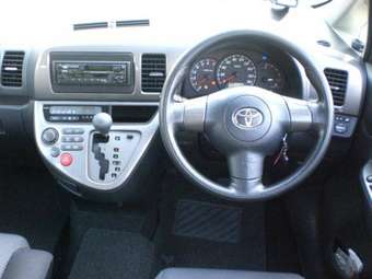 2003 Toyota Wish Images