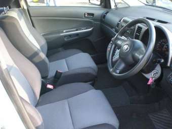 2003 Toyota Wish Pictures