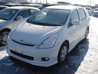 2003 Toyota Wish Pictures