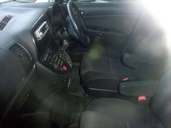 2003 Toyota Wish Pictures