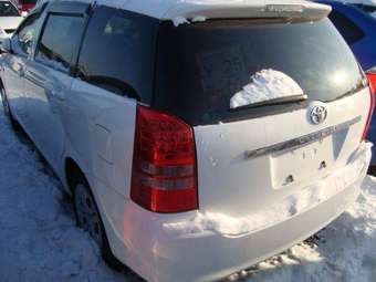 2003 Toyota Wish Pictures