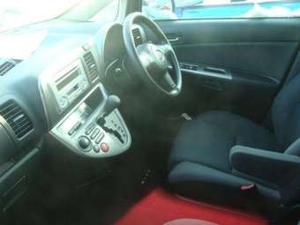 2003 Toyota Wish Photos