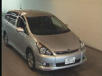 2003 Toyota Wish Photos