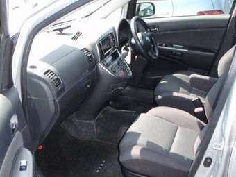 2003 Toyota Wish Photos