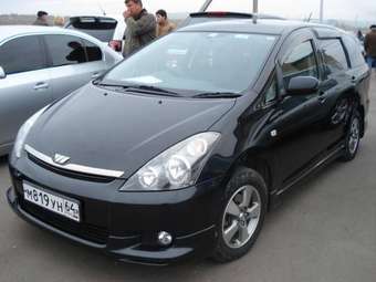 2003 Toyota Wish Pictures