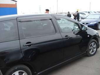 2003 Toyota Wish Photos