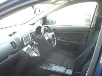 2003 Toyota Wish Photos