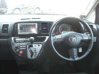 2003 Toyota Wish Photos
