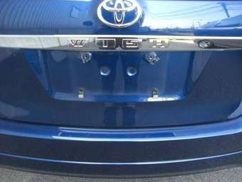 2003 Toyota Wish Wallpapers