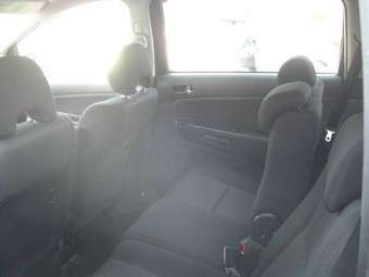 2003 Toyota Wish Pictures