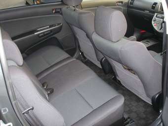 2003 Toyota Wish Images