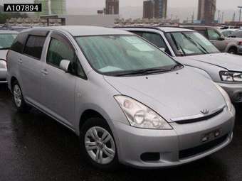 2003 Toyota Wish Photos