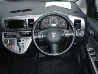 2003 Toyota Wish Pictures