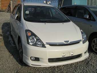 2003 Toyota Wish Photos