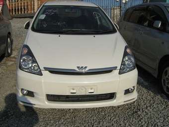 2003 Toyota Wish Photos