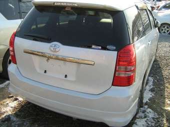 2003 Toyota Wish Photos