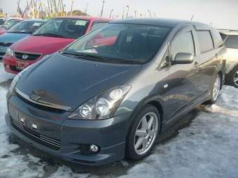 2003 Toyota Wish Photos