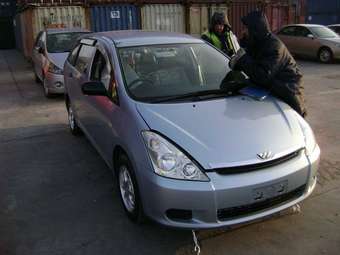 2003 Toyota Wish Pictures