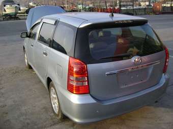 2003 Toyota Wish Photos