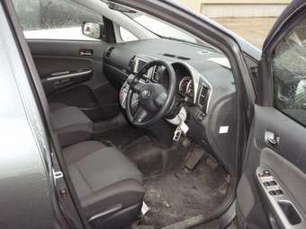 2003 Toyota Wish Pictures