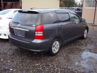 2003 Toyota Wish Images