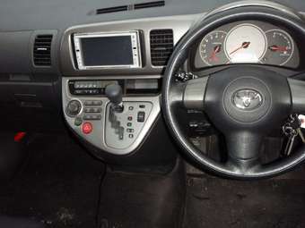 2003 Toyota Wish Pics