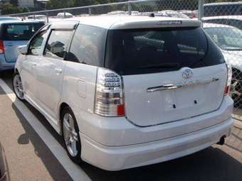 2003 Toyota Wish Pictures