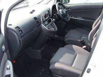 2003 Toyota Wish Wallpapers