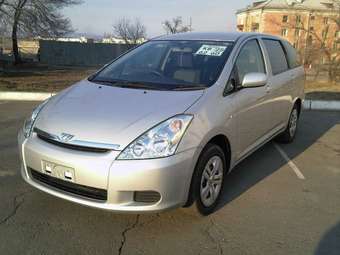 2003 Toyota Wish Pics