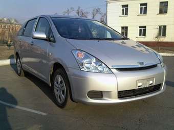 2003 Toyota Wish Pictures
