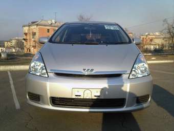 2003 Toyota Wish Pictures