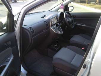 2003 Toyota Wish Photos