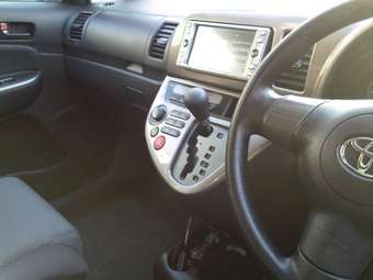2003 Toyota Wish Wallpapers
