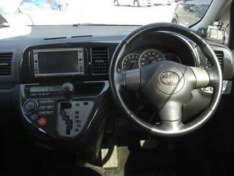2003 Toyota Wish Pics