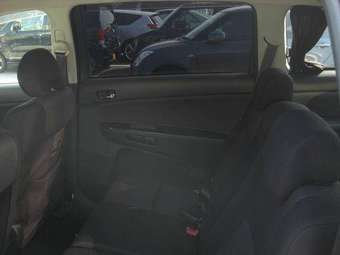 2003 Toyota Wish Images