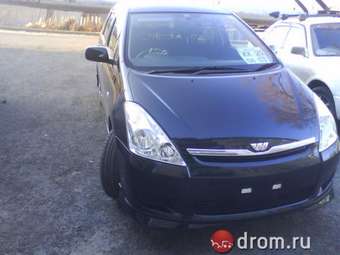 2003 Toyota Wish Photos