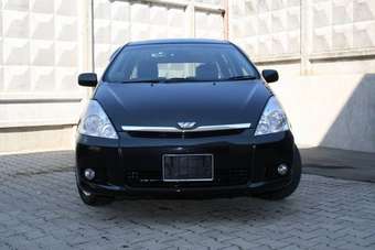 2003 Toyota Wish Pictures