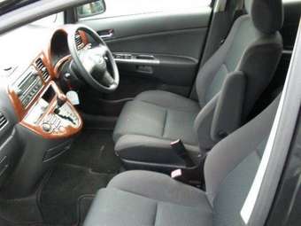 2003 Toyota Wish Pictures