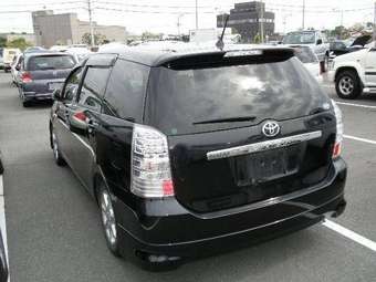 2003 Toyota Wish Photos