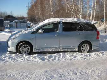 2003 Toyota Wish Pictures