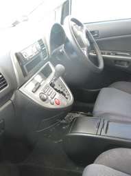 2003 Toyota Wish Pictures