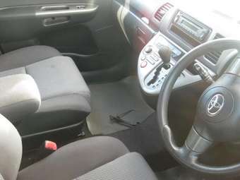 2003 Toyota Wish Pictures