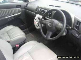 2003 Toyota Wish Photos