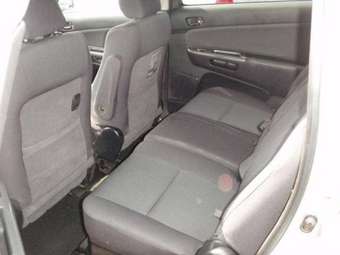 2003 Toyota Wish Wallpapers