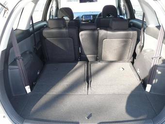 2003 Toyota Wish Photos