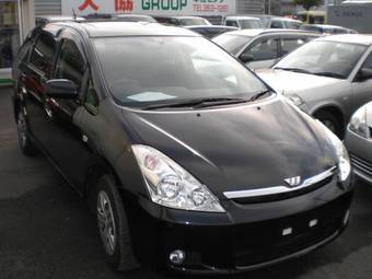 2003 Toyota Wish Pictures