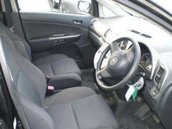 2003 Toyota Wish Photos