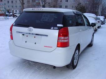 2003 Toyota Wish Photos