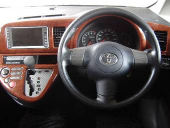 2003 Toyota Wish Images